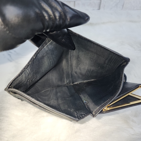 ๐ฏ % Authentic Vintage Chanel black Caviar Leather Wallet - Picture 16 of 17
